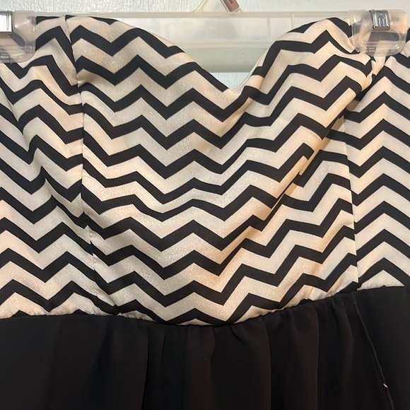 Zig zag high low dress black and white - Picture 2 of 4